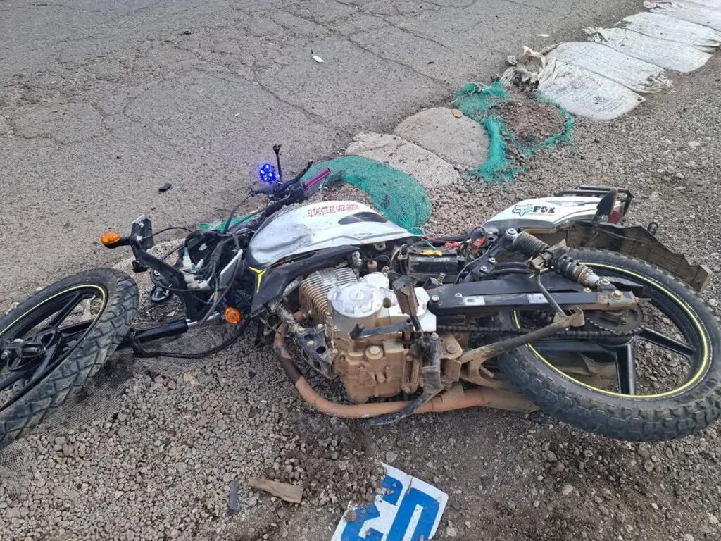 Motocicleta involucrada en accidente en Zitácuaro-Morelia