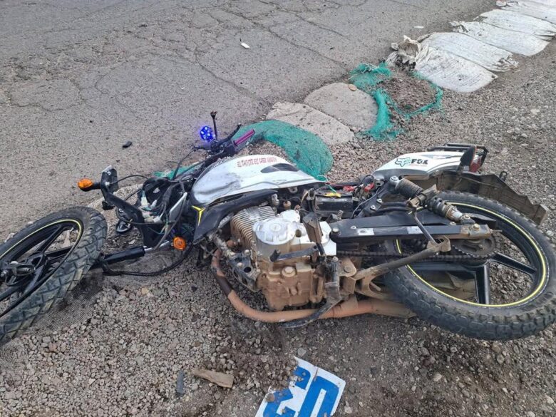 Motocicleta involucrada en accidente en Zitácuaro-Morelia