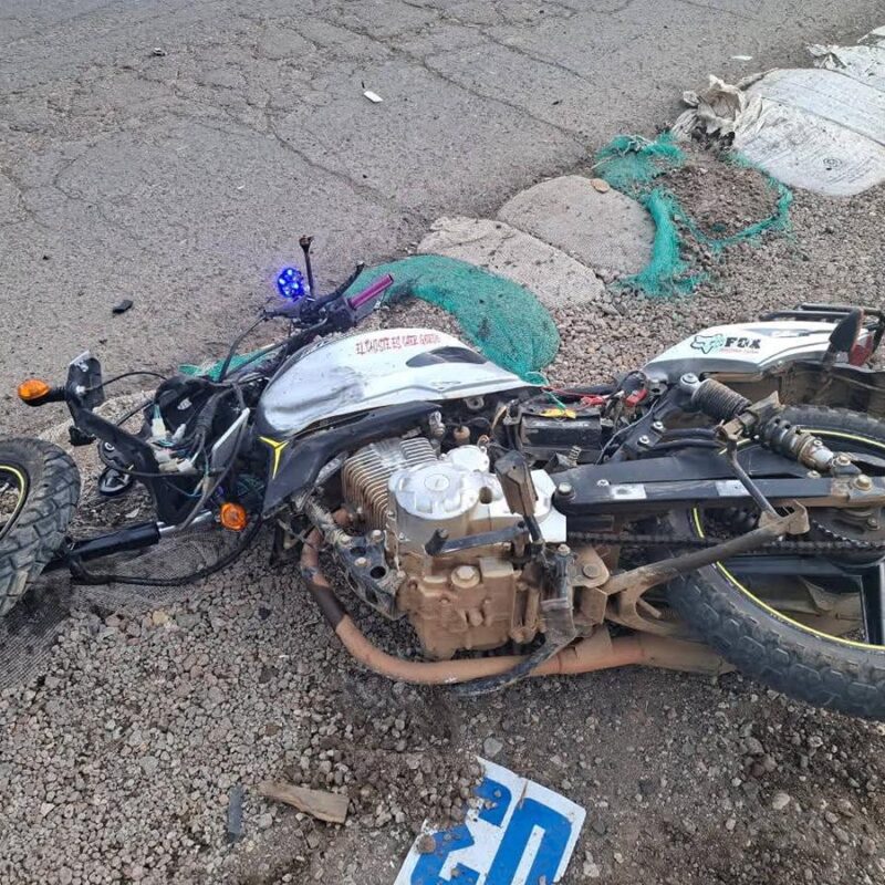 Motociclista pierde la vida al chocar contra una camioneta en la Zitácuaro-Morelia