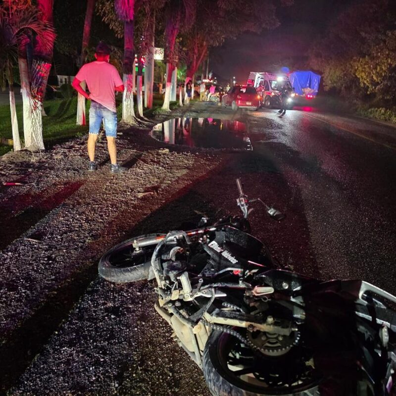 Muere joven en Lázaro Cárdenas luego de impactar su motocicleta y ser atropellado