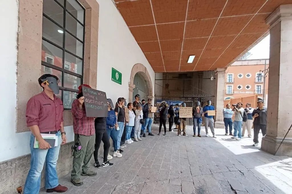 Protestan animalistas en el CAM Morelia contra corrida de toros en La Monumental