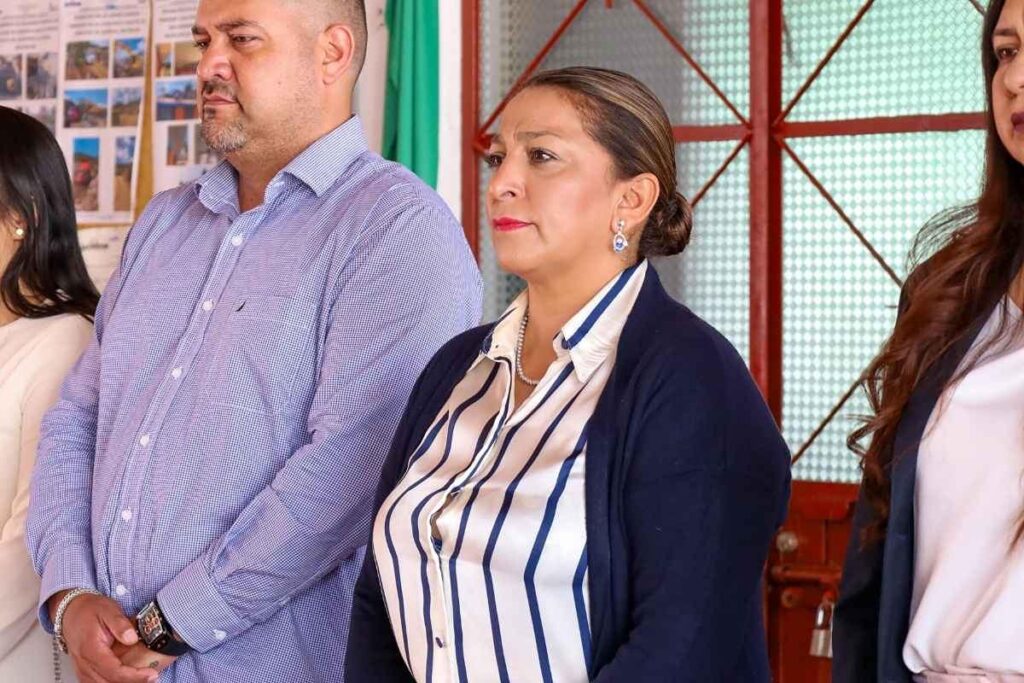 Quiroga honra a víctimas y participa en Simulacro Nacional 2025