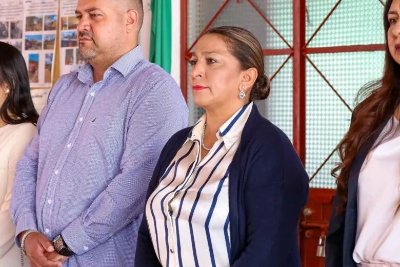 Quiroga honra a víctimas y participa en Simulacro Nacional 2025