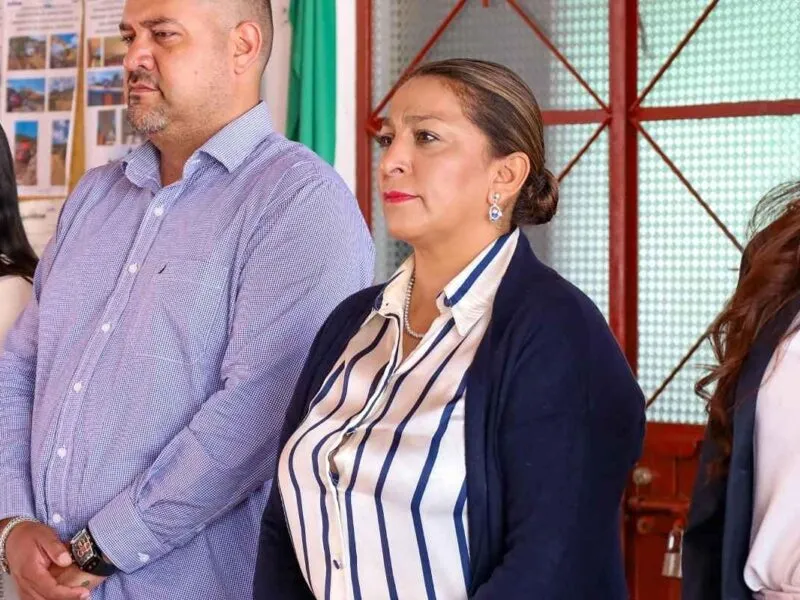 Quiroga honra a víctimas y participa en Simulacro Nacional 2025
