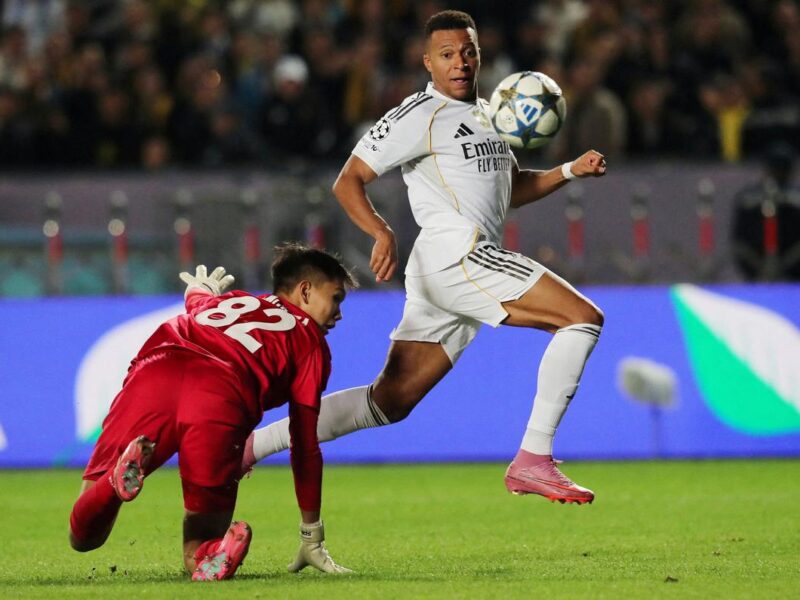 Real Madrid con triplete de Mbappé golea 5-0 al Kairat