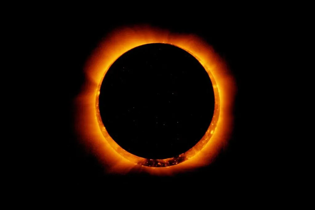 Representación de eclipse solar 2025
