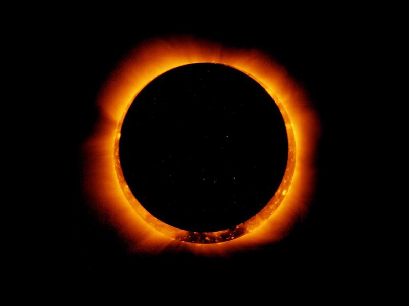 Representación de eclipse solar 2025