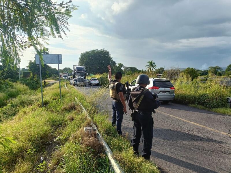 Restablecen libre tránsito en Michoacán