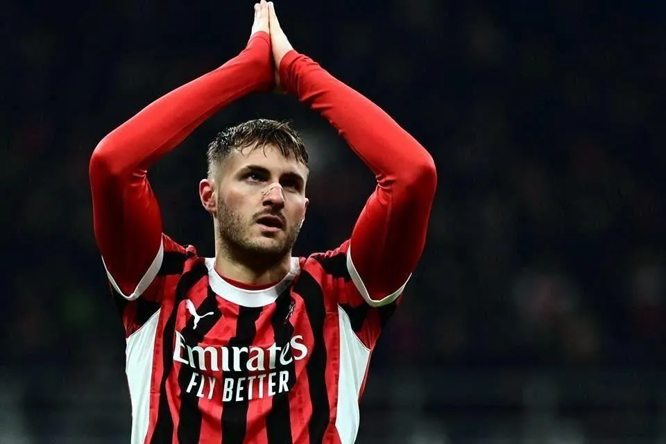 Santiago Giménez rompe su sequía sin goles con el AC Milan