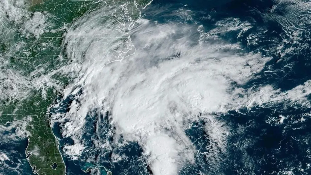 Se forma la tormenta tropical "Imelda" cerca de Florida y el huracán "Humberto" avanza