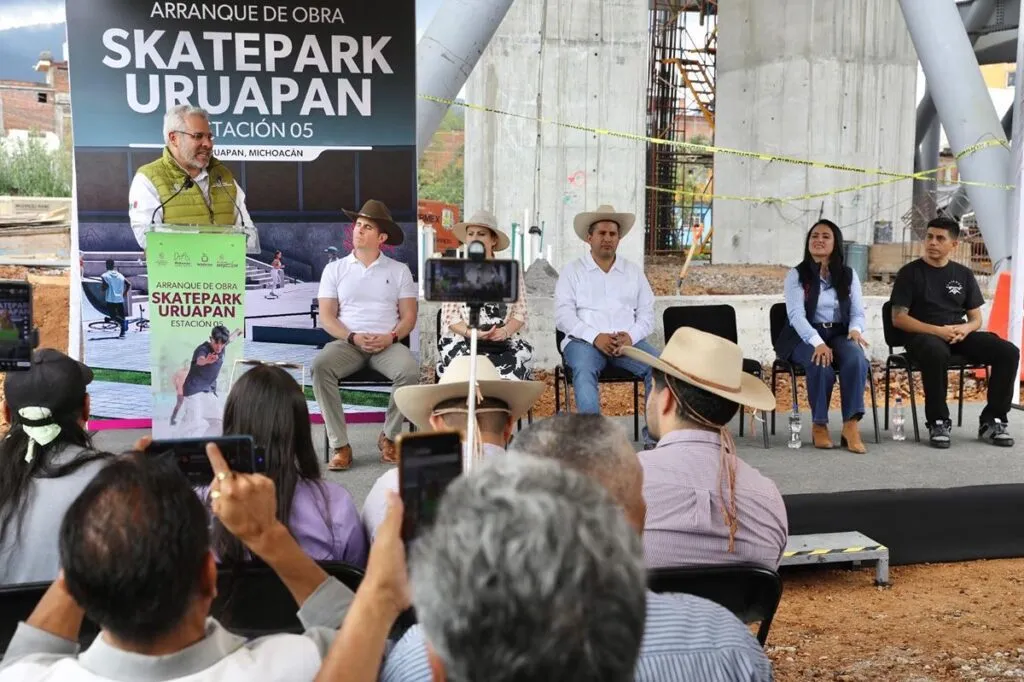 El Gobernador de Michoacán, Alfredo Ramírez Bedolla, dió inicio a la construcción del skatepark en Uruapan, que será el más grande de Michoacán, diseñado para la recreación de jóvenes y niños del municipio 3