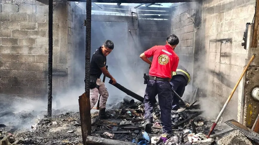 Sofocan incendio de vivienda en Zitácuaro