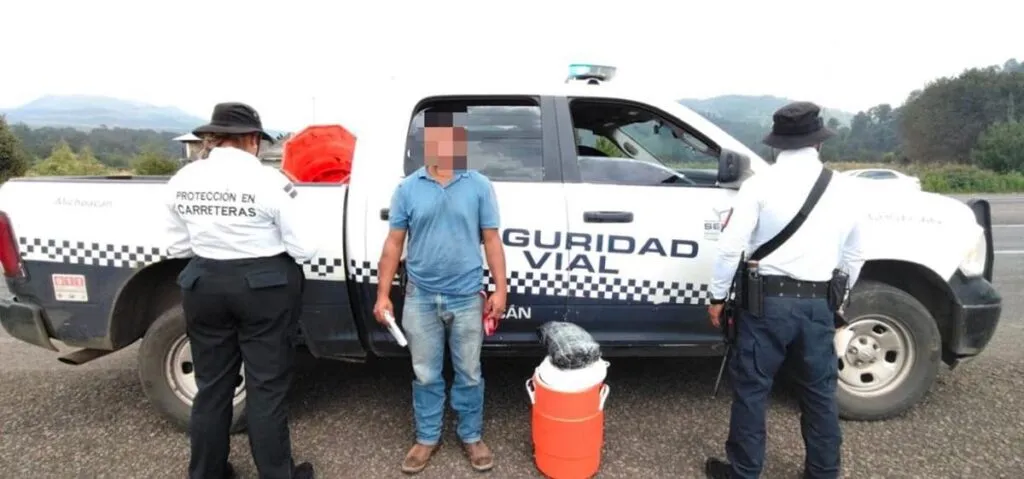 SSP detiene a hombre que viajaba con más de 660 mil pesos en Salvador Escalante