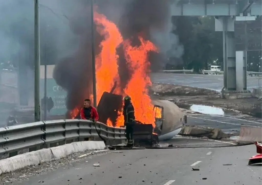 Sube a 17 el número de fallecidos tras explosión de pipa en Iztapalapa