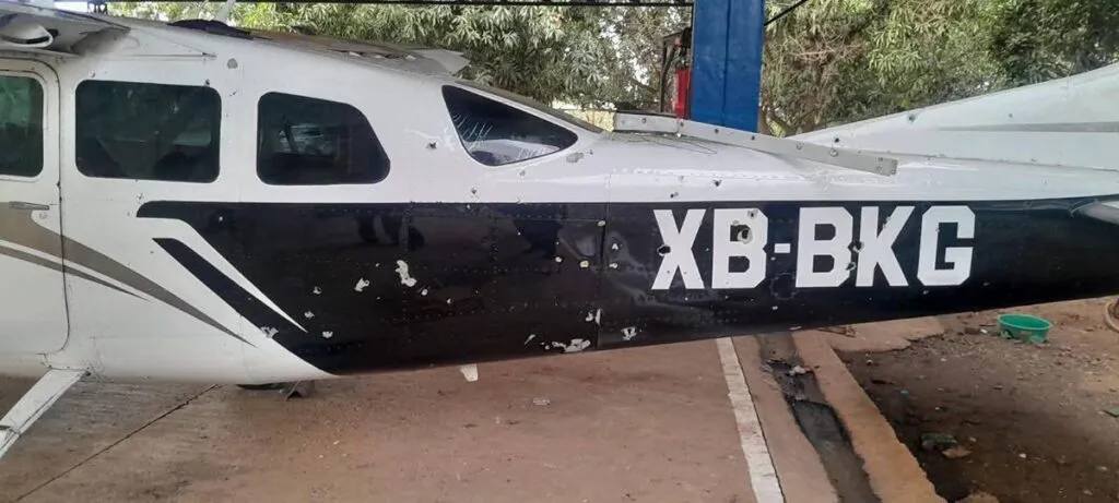 Sujetos armados atacan la pista “La Parota” en Tepalcatepec; una aeronave fue dañada