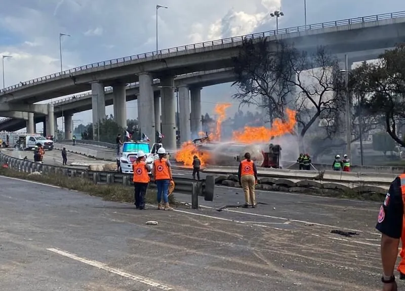 Suman 13 fallecidos tras explosión de pipa en CDMX