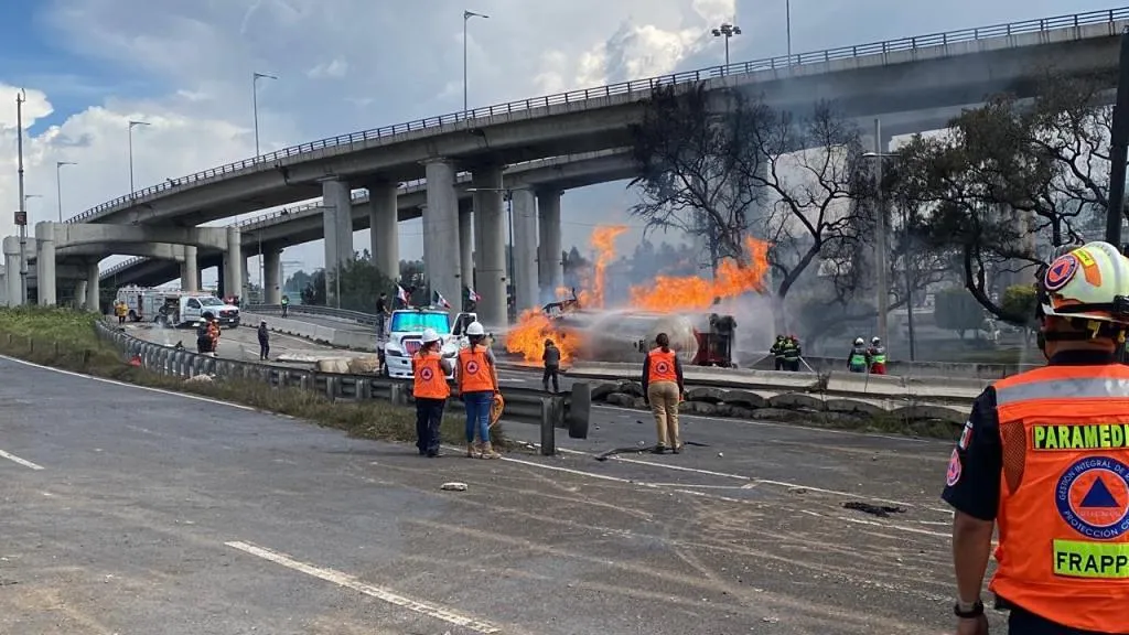 Suman 13 fallecidos tras explosión de pipa en CDMX