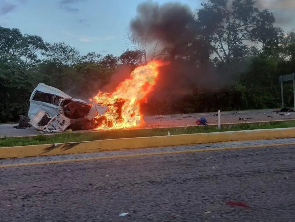 Suman 16 muertos tras choque múltiple en el estado mexicano de Yucatán
