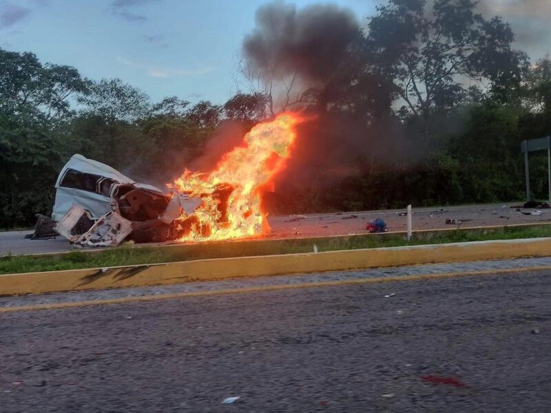 Suman 16 muertos tras choque múltiple en el estado mexicano de Yucatán
