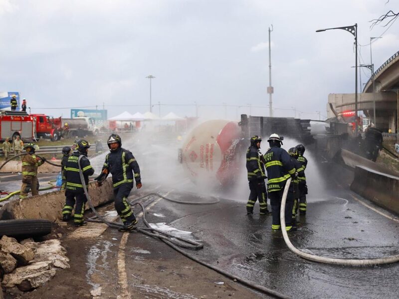 Suman 21 decesos por la explosión de pipa en Iztapalapa