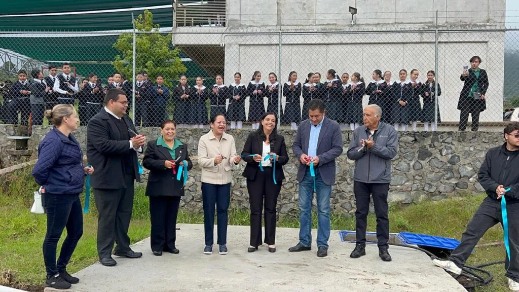 Tere Herrera inaugura obra en Secundaria Roberto López Maya 1