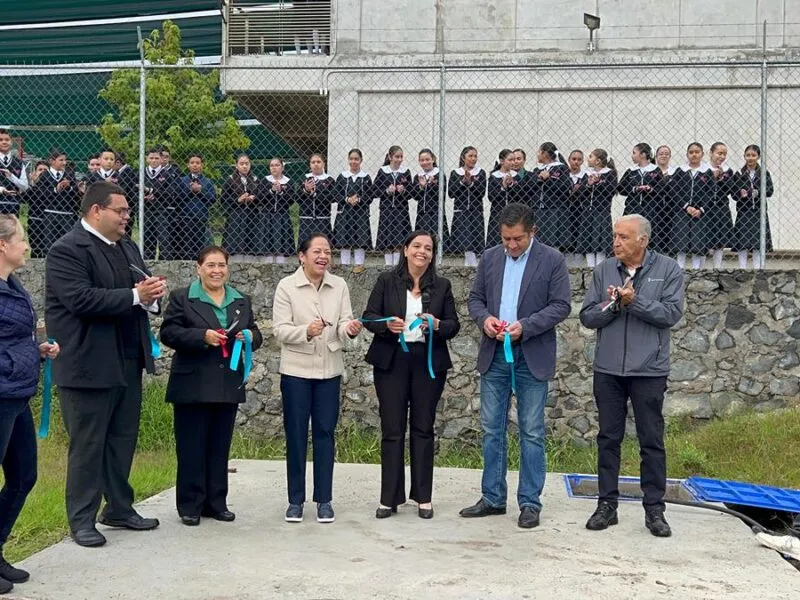 Tere Herrera inaugura obra en Secundaria Roberto López Maya 1