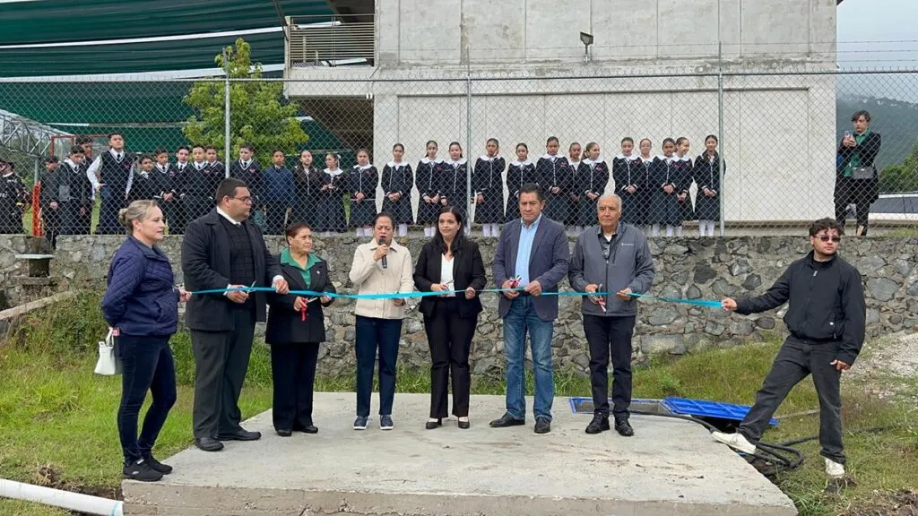 La diputada Tere Herrera inaugura obra en la "Secundaria Roberto López Maya", de Hidalgo, Michoacán, asegurando agua y mejores instalaciones para los estudiantes 2