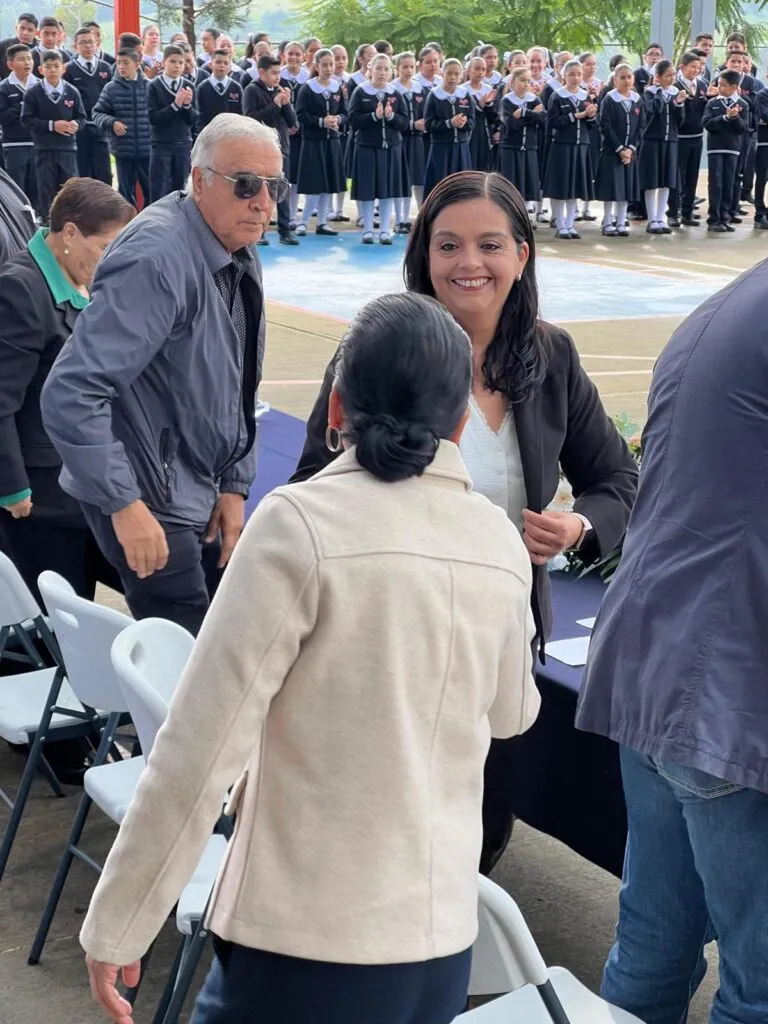 La diputada Tere Herrera inaugura obra en la "Secundaria Roberto López Maya", de Hidalgo, Michoacán, asegurando agua y mejores instalaciones para los estudiantes