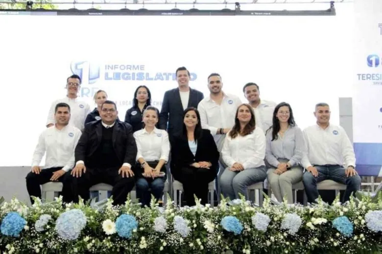 Teresita Herrera Maldonado rinde informe con avances en vida, familia y salud en Michoacán