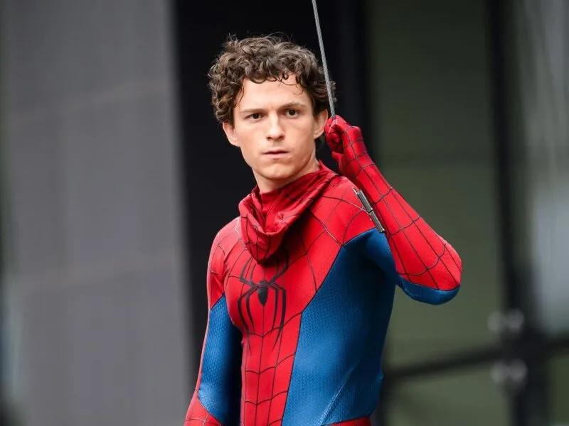 Tom Holland es hospitalizado de urgencia tras accidente en el set de Spider-Man 4
