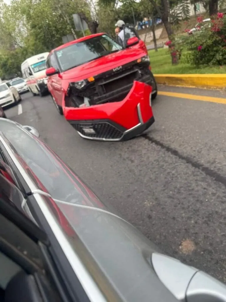 Tres accidentes en Morelia colapsan vialidades y dejan una mujer herida