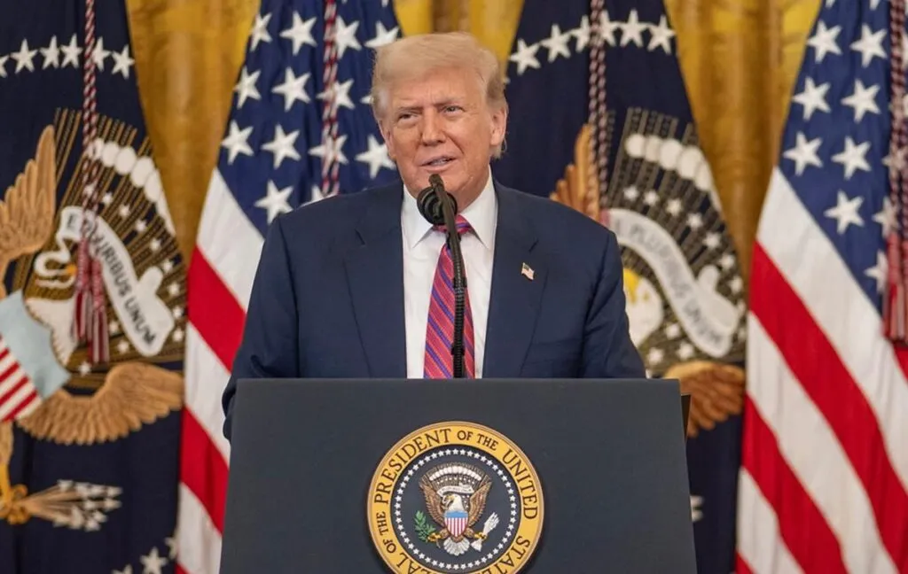 Trump anuncia aranceles del 100% a medicamentos y del 50% a muebles desde el 1 de octubre