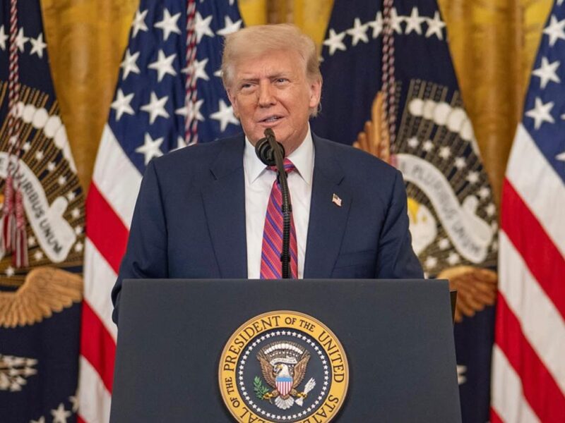 Trump anuncia aranceles del 100% a medicamentos y del 50% a muebles desde el 1 de octubre