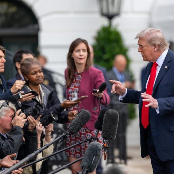 Trump insta a Sheinbaum a intensificar la lucha antidrogas y contra cárteles