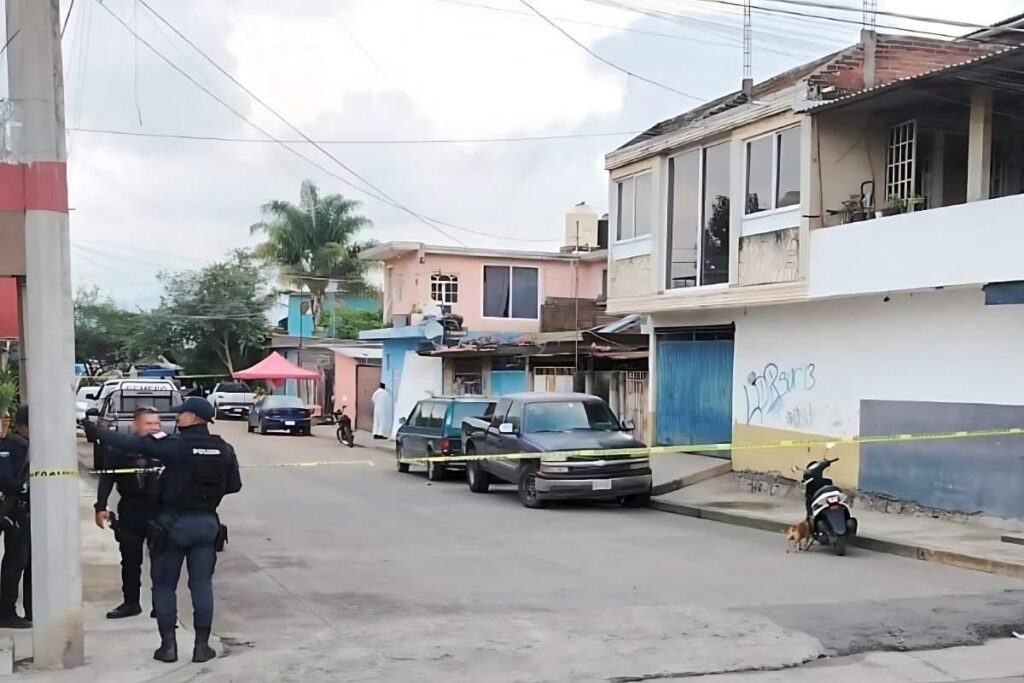 Un ataque armado en la colonia Doctores de Uruapan dejó un muerto y una mujer herida.