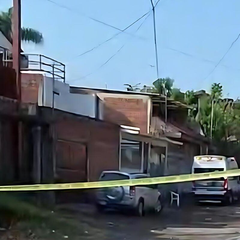 Atacan a balazos a un joven; pierde la vida mientras recibía atención médica
