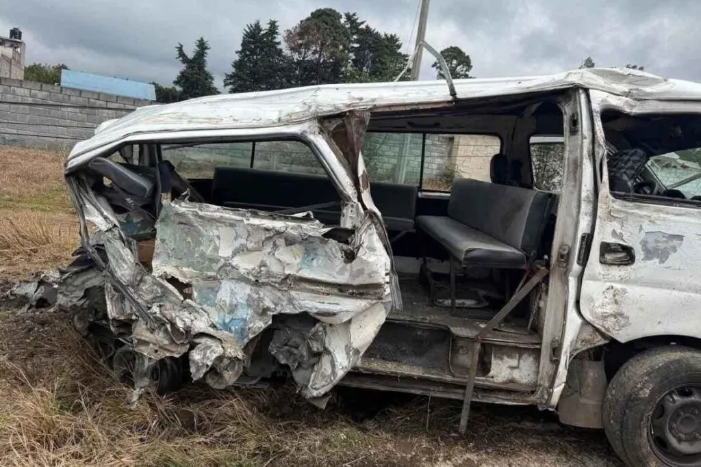 Un tráiler sin frenos provoca un accidente fatal en Zitácuaro, dejando una mujer fallecida y siete heridos. 2