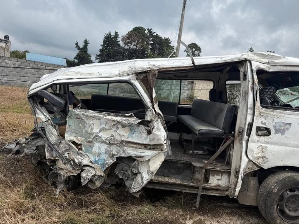 Una mujer fallecida y siete heridos en aparatoso accidente vehicular en Zitácuaro-4