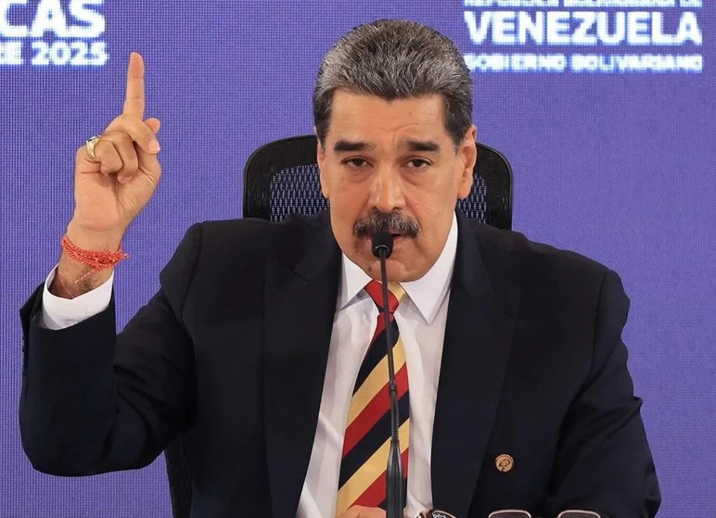 Venezuela se alzará en armas si es agredida por EU: Maduro