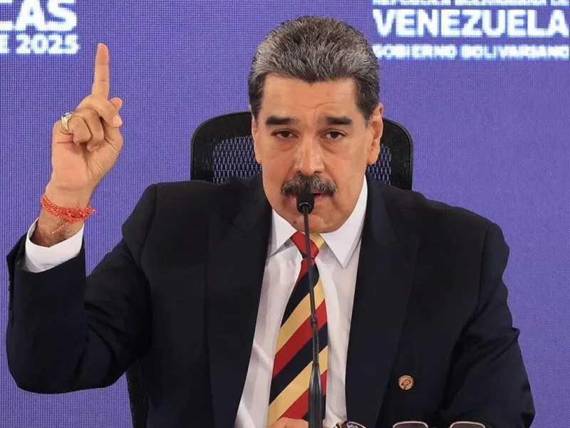 Venezuela se alzará en armas si es agredida por EU: Maduro