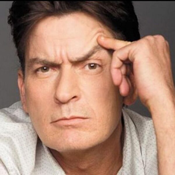 Charlie Sheen busca regresar a Two and a Half Men