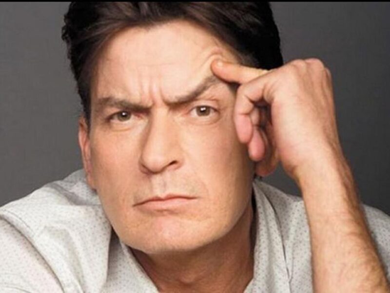 Charlie Sheen busca regresar a Two and a Half Men