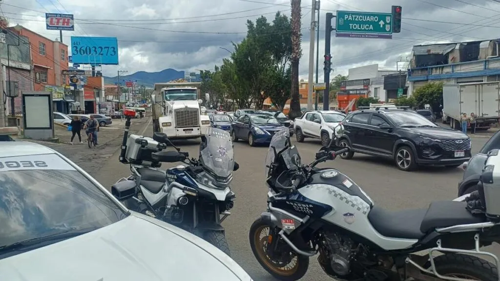 Vuelca camioneta en el libramiento a la altura de Manantiales; no hubo lesionados