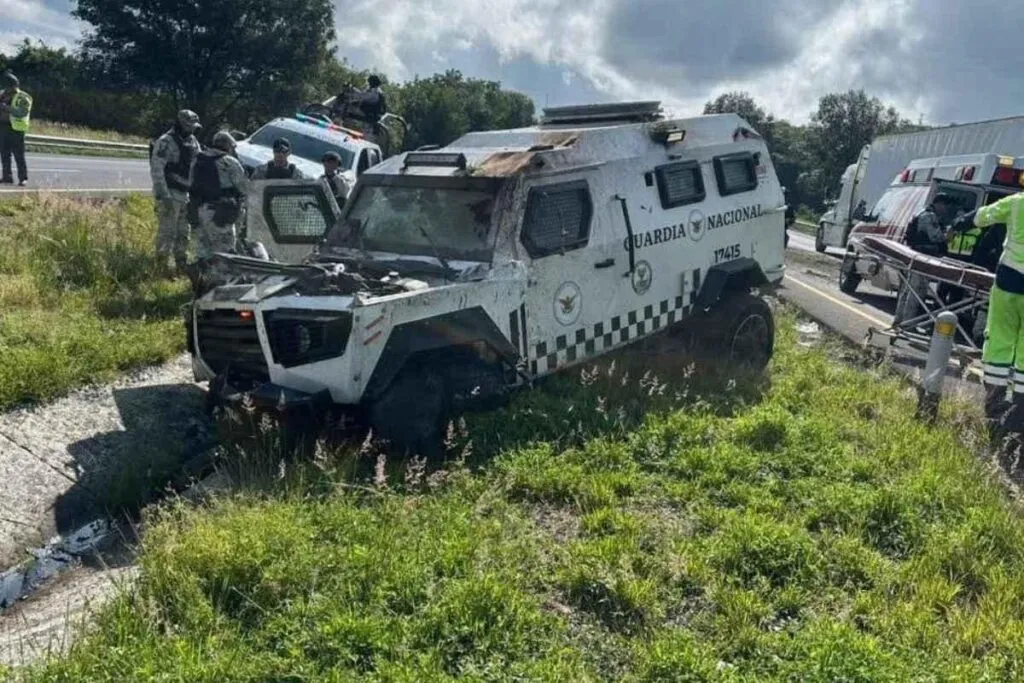 Vuelca patrulla de Guardia Nacional en Michoacán: 5 heridos 2