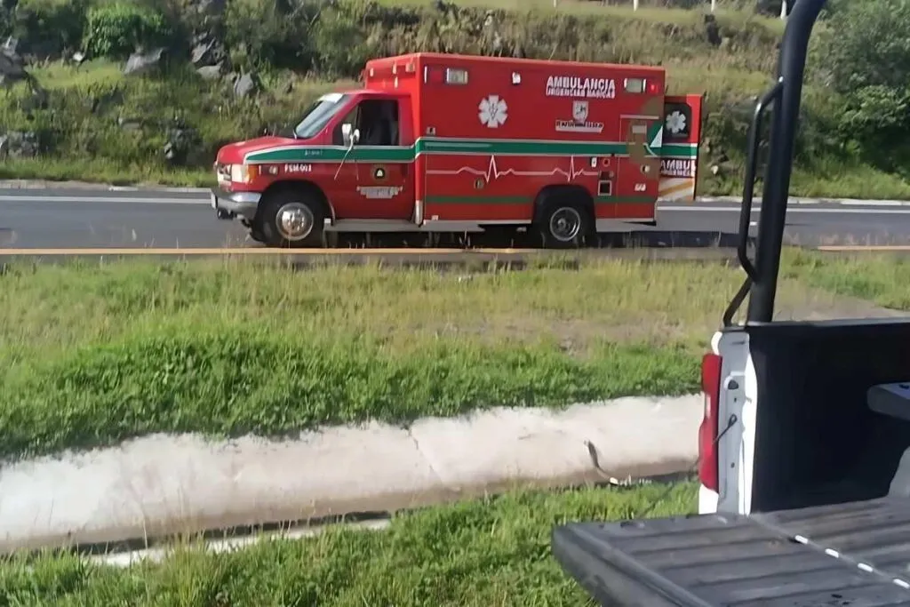 Cinco elementos de la Guardia Nacional resultaron lesionados tras sufrir un accidente en una patrulla de la institución en la autopista de Occidente, a la altura de Panindícuaro, Michoacán 3