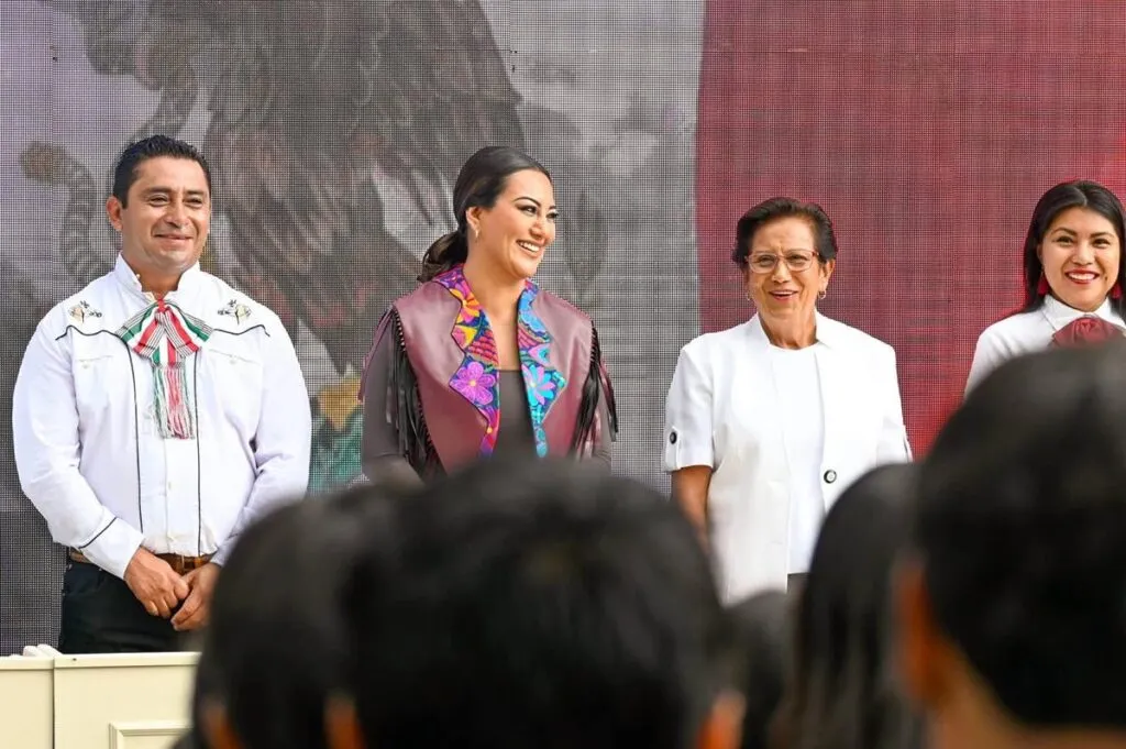Zacapu celebra con orgullo el 215 Aniversario de la Independencia de México-3