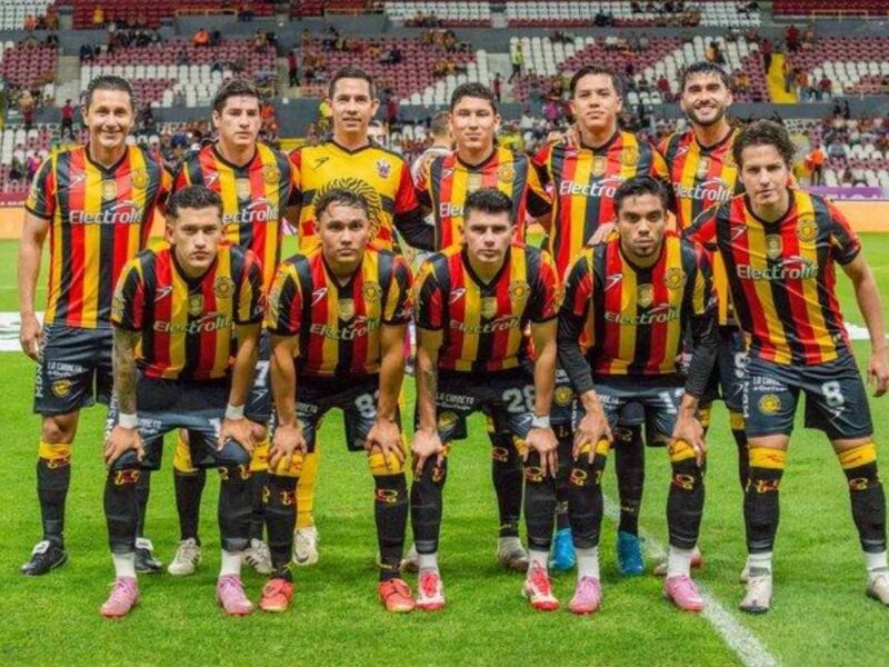 Atlético Morelia cayó 3-2 ante Leones Negros en la Jornada 13 del apertura 2025 de la Liga de Expansión. Los ‘Canarios’ dejaron escapar la victoria en los últimos minutos en el Estadio Morelos