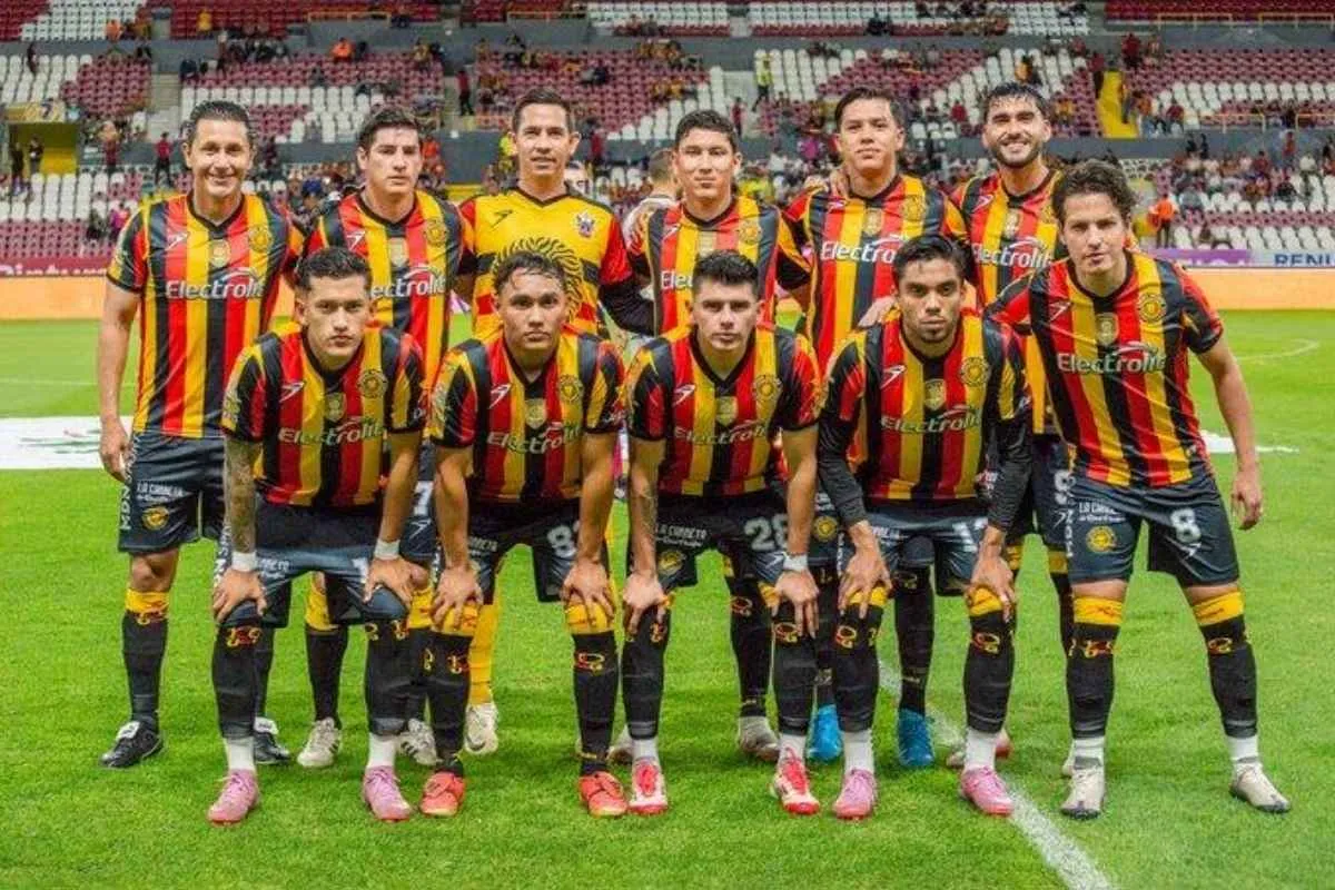 Atlético Morelia cayó 3-2 ante Leones Negros en la Jornada 13 del apertura 2025 de la Liga de Expansión. Los ‘Canarios’ dejaron escapar la victoria en los últimos minutos en el Estadio Morelos