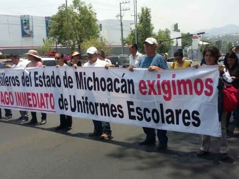 Decenas de textileros en Michoacán exigieron al gobierno el pago de adeudos pendientes desde 2015, denunciando años de incumplimientos y promesas rotas