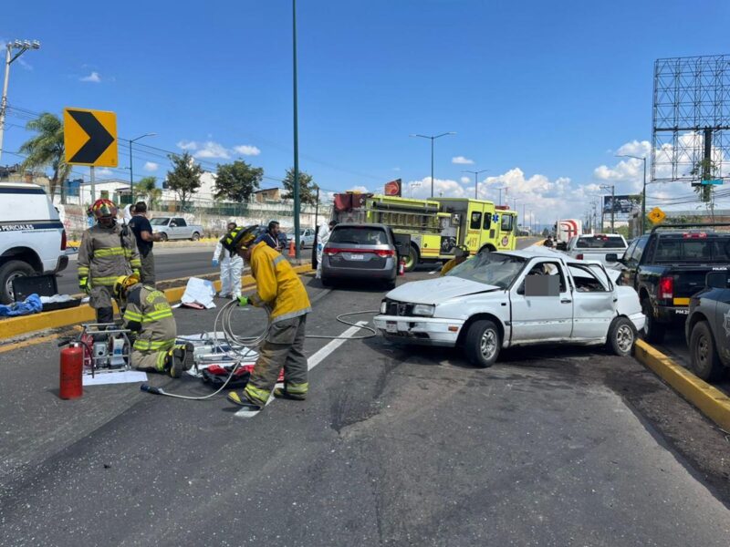 accidente al poniente de Morelia deja dos muertos y un herido